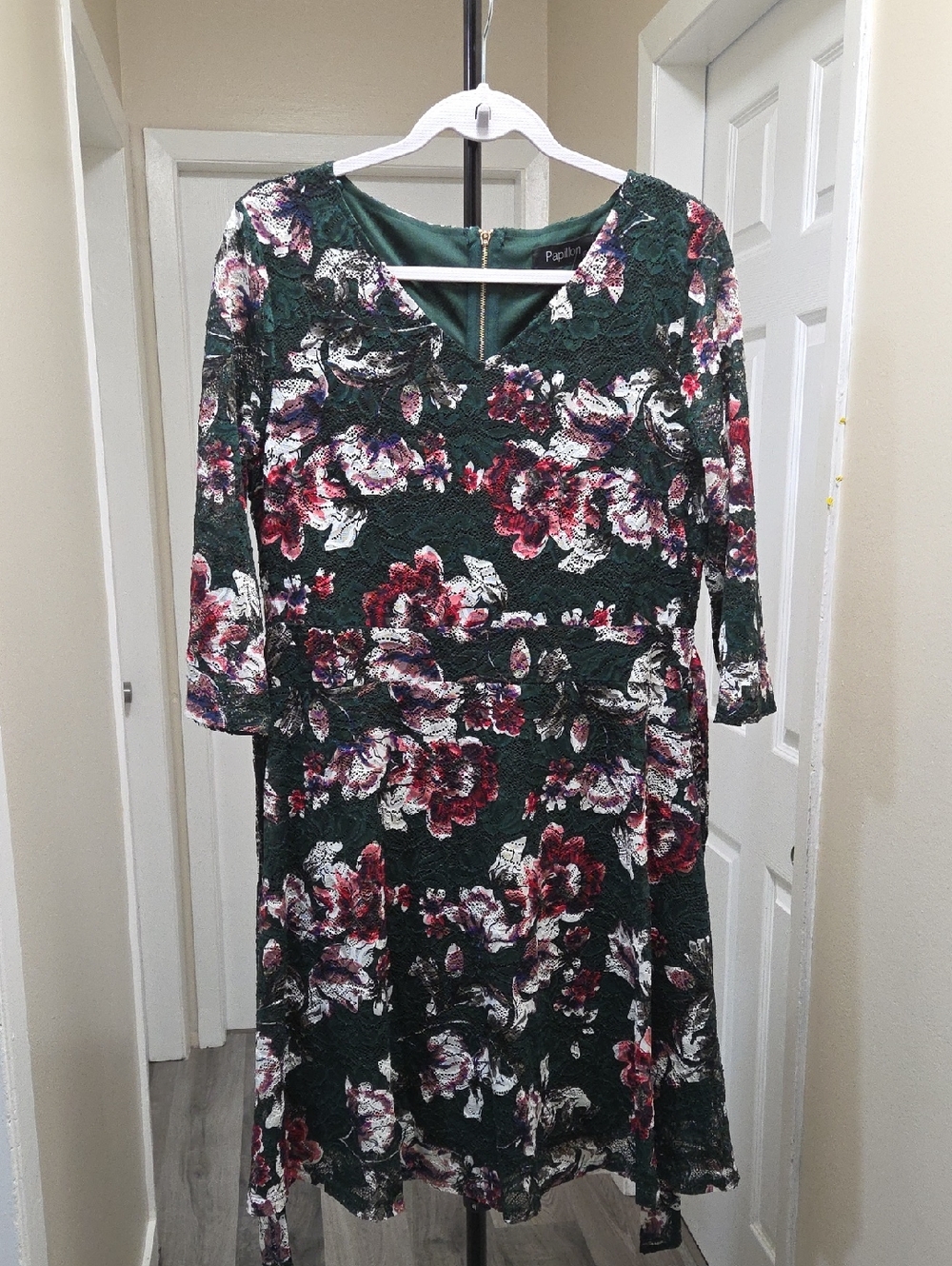 NWT Papillon Blanc Dark Green Floral V-Neck A-Line Dress With Belt